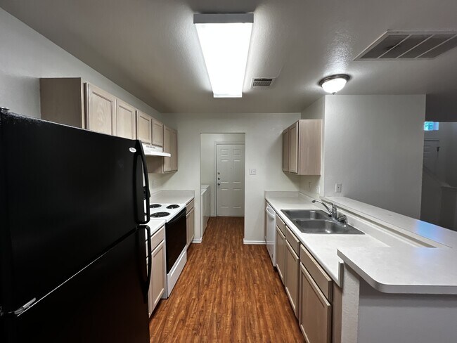 Building Photo - 125-127 Cedargrove