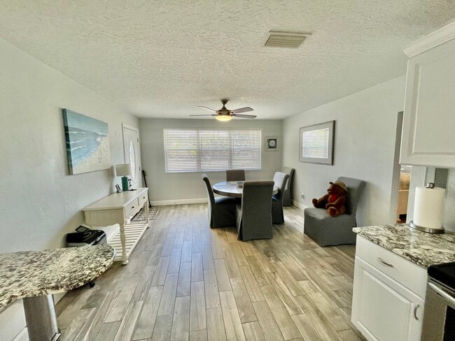 Building Photo - 24 Hibiscus Dr