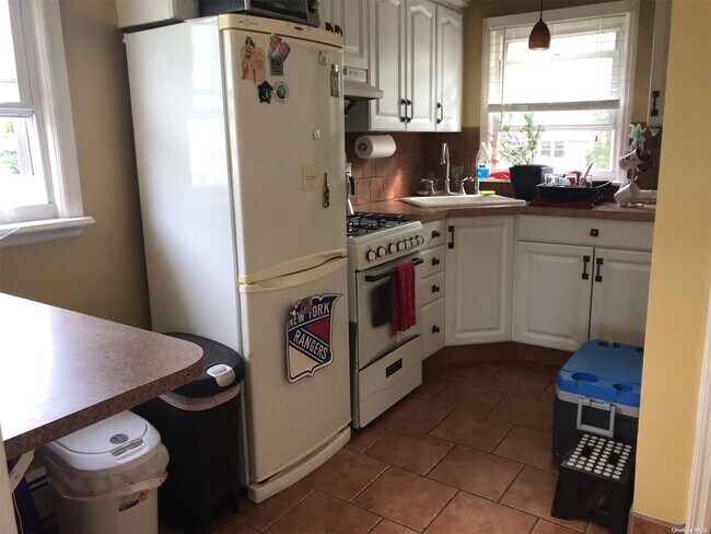 Building Photo - 388 N Alleghany Ave