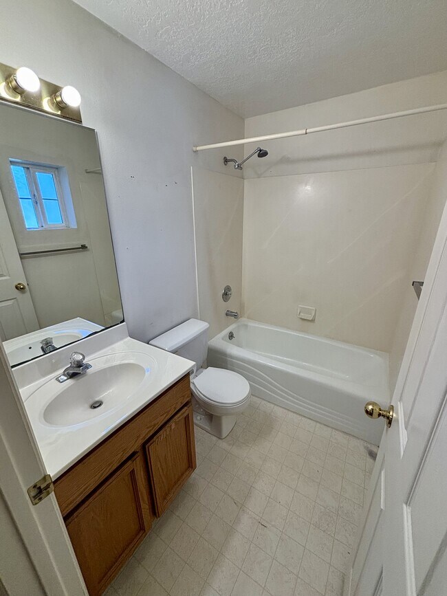 Foto del edificio - 1655 N Grandview Ln