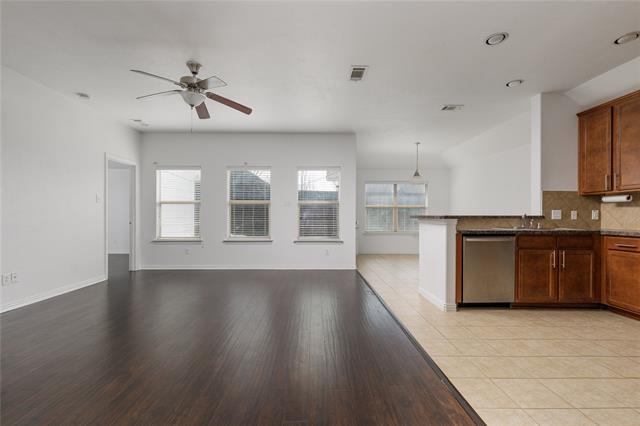 Foto del edificio - 2300 Castle Creek Dr