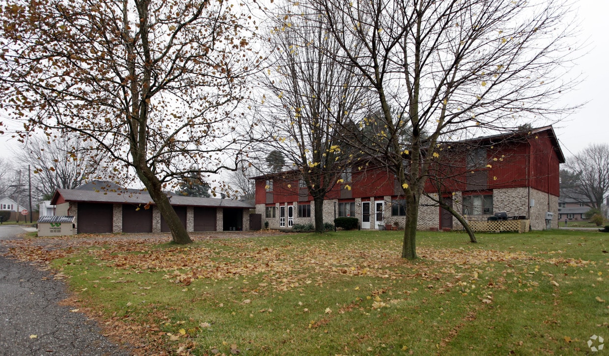 217 Edwin St NW, Hartville, OH 44632 Apartments in Hartville, OH