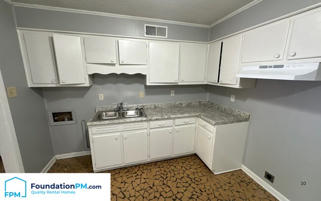 Building Photo - 3016 Sienna Rd