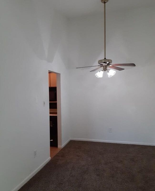 Building Photo - 2046 Lucas Ln