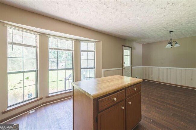 Foto del edificio - 310 Summerwood Dr
