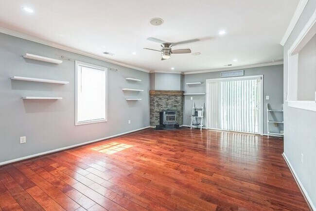 Building Photo - 4556-c Ryan Pl 50-M