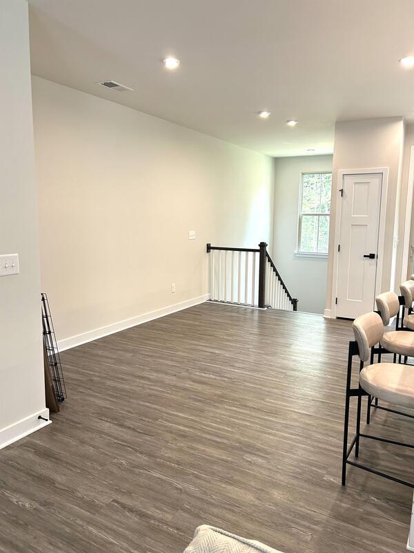 Building Photo - 6 Questover Dr