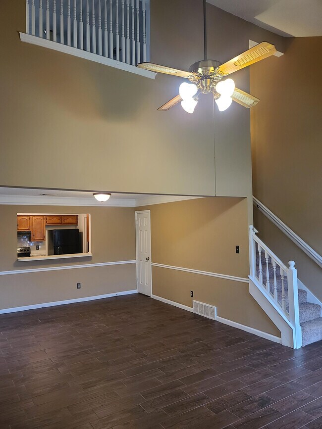 Foto del edificio - 5791 Plum Valley Dr