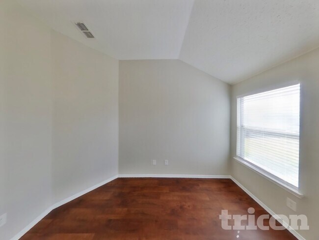 Building Photo - 1009 Ridge Top Dr