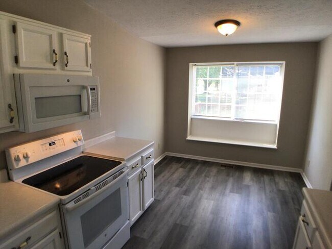 Foto del edificio - 7461 Glensford Dr