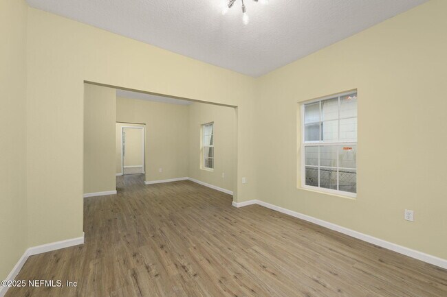 Foto del edificio - 1443 W 22nd St
