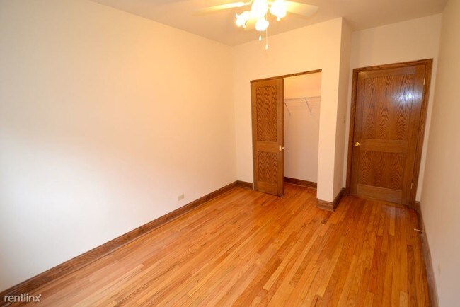 Building Photo - 2 br, 1 bath Apartment - 4903 N Whipple St 3W