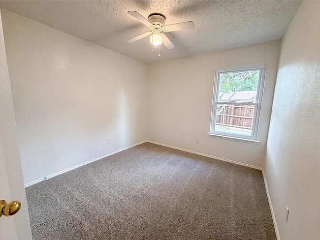 Building Photo - 10304 Pondwood Dr