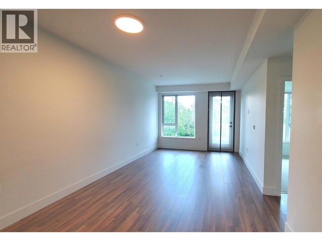 Building Photo - 6933 Cambie St.