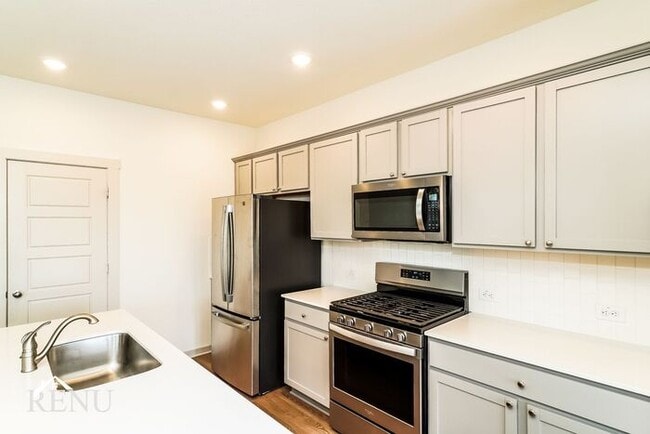 Building Photo - 13709 Mcarthur Dr