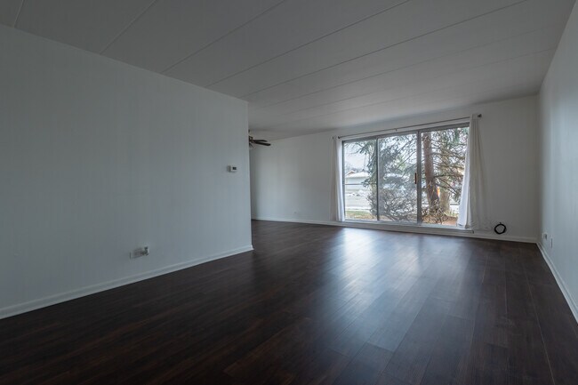 Foto del edificio - 10241 Central Ave