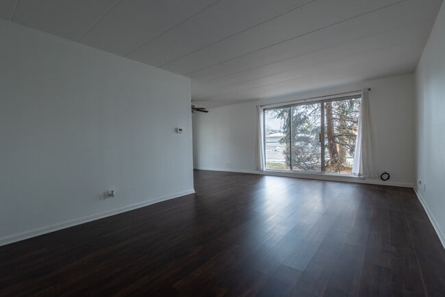 Building Photo - 10241 Central Ave