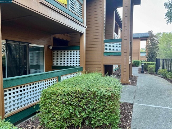 Building Photo - 216 Stone Pine Ln