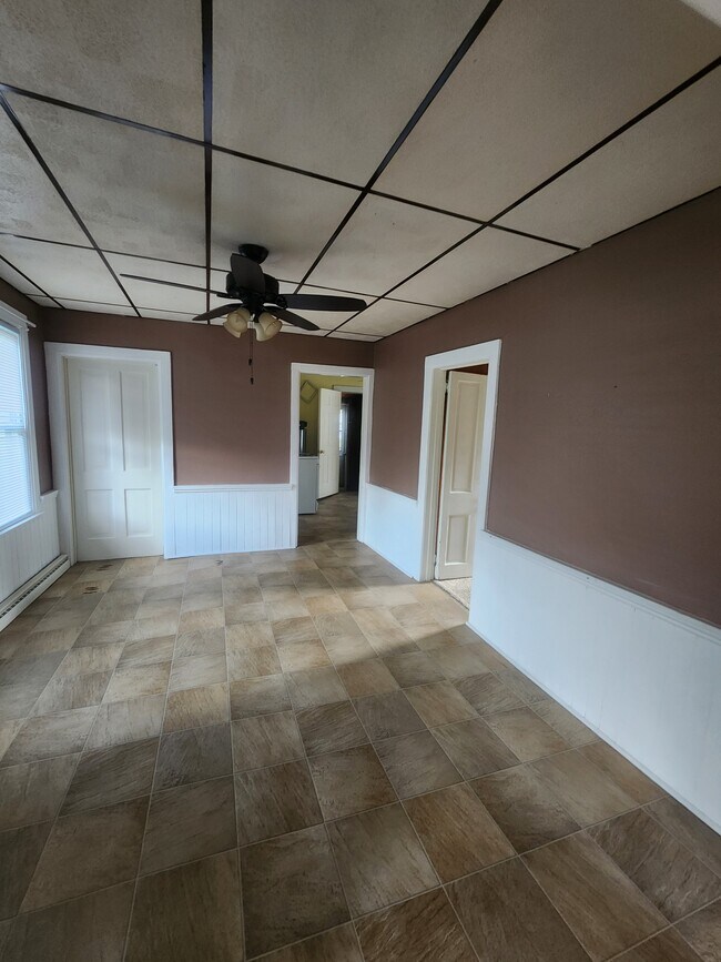 Building Photo - 107 W Osceola Ave