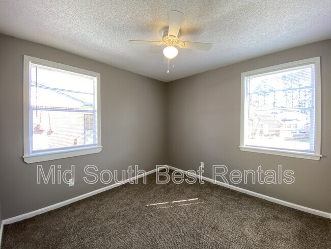 Building Photo - 3008 Knightway Rd