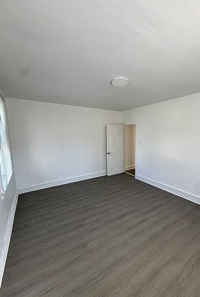 Foto del edificio - 6752 Martins Mill Rd
