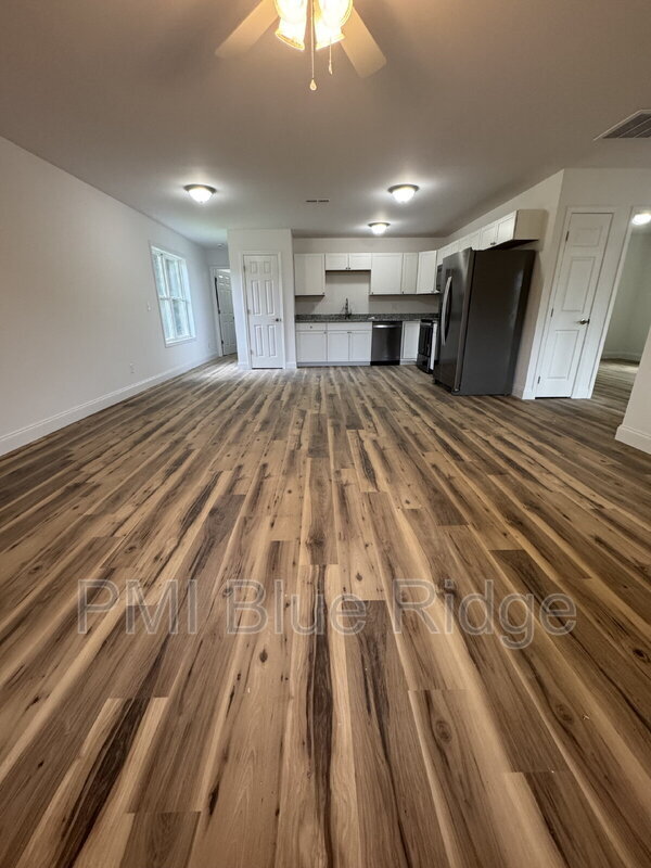 Foto del edificio - 189 Quinn Hill Ln