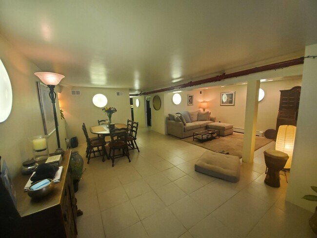 Foto del edificio - 2853 W Logan Blvd