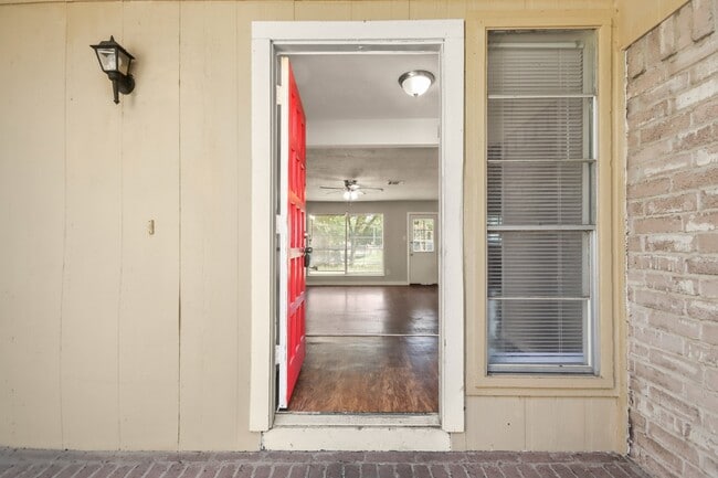 Building Photo - 9806 Tassel Brook Dr