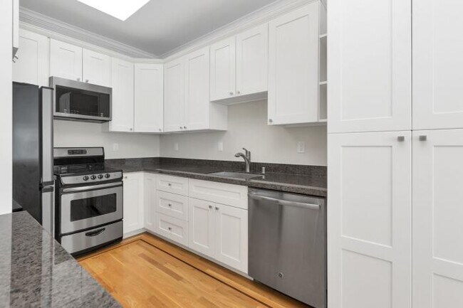 Building Photo - 2 bedroom in San Francisco CA 94109