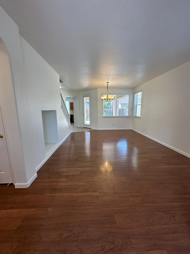 Building Photo - 636 W Venice Ln