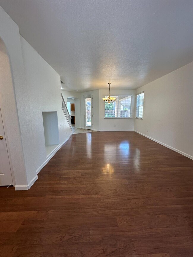 Foto del edificio - 636 W Venice Ln