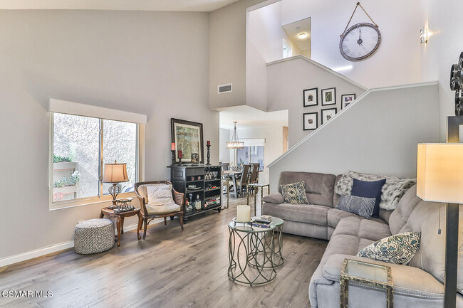 Building Photo - 342 Via Colinas