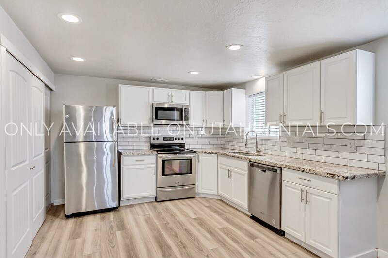 Primary Photo - 3306 N Fairfield Rd