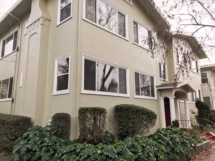 Primary Photo - 2741 College Ave