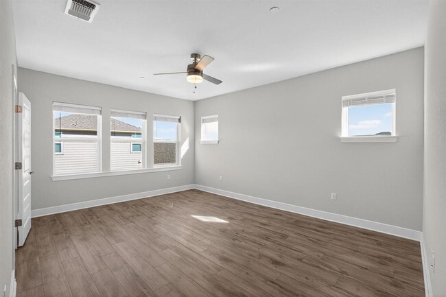 Foto del edificio - 213 Flowers Ave