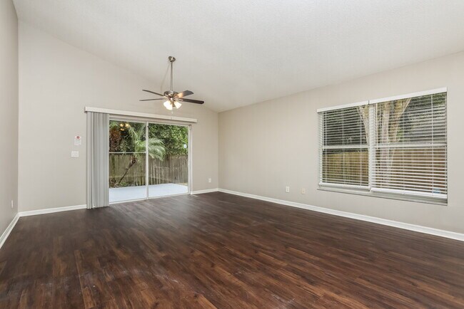 Foto del edificio - 13709 Valleybrooke Ln