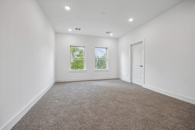 Building Photo - 2015 Brackenridge St