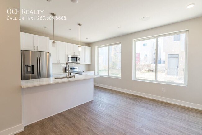 Building Photo - 4 Bed Norris Square Townhouse