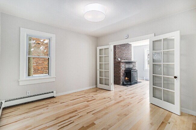 Foto del edificio - "Charming 3-Bed Oasis with Gleaming Hardwood Floors in the Heart of Boulder!"