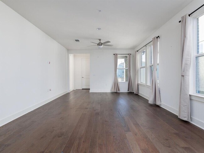 Building Photo - 2516 Simond Ave