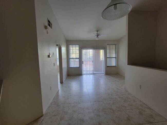Building Photo - 2045 Erving Cir