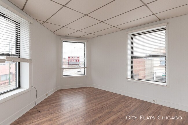 Building Photo - 4393 N Elston Ave