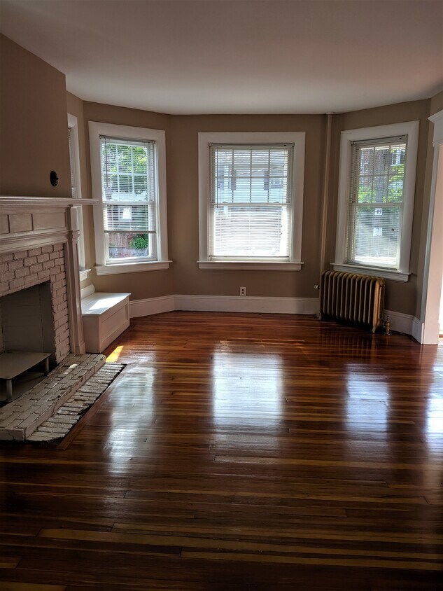 47 Tyndall Ave Unit 2, Providence, RI 02908 Apartments in Providence