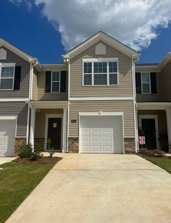 Building Photo - 2311 Lily Dr