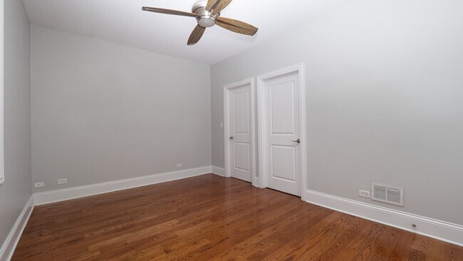 Building Photo - 4917 S Prairie Ave