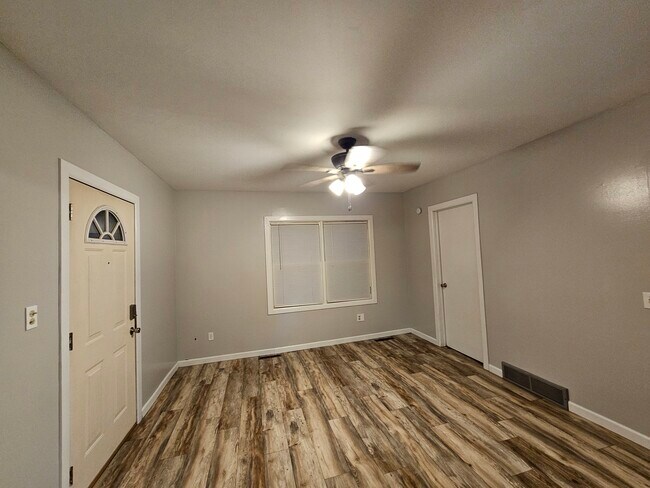 Foto del edificio - 410 W Bond St