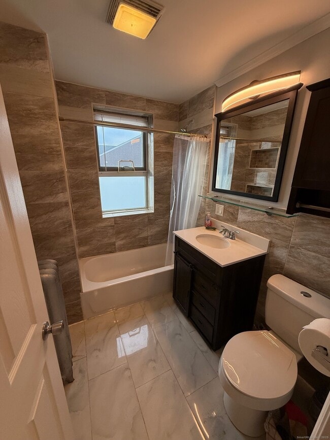 Foto del edificio - 359 W Main St