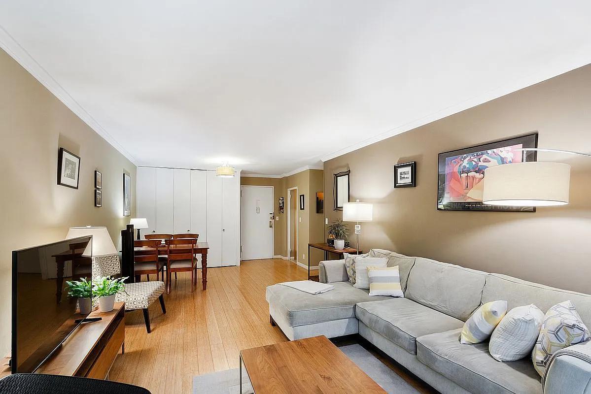 Foto principal - 39-65 52nd St
