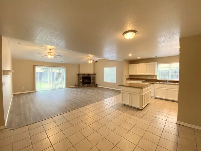 Building Photo - 2966 Bea Dr