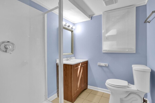 Foto del edificio - Don’t Miss Out! Look, Lease, and Live Spec...